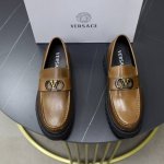 品牌：VERSACE 范思哲 标准码：男码38-44 45定做 等级：原单品质 材料：原版牛皮 牛皮内里 耐磨轻便柔软大底 款式类别：男士时尚套脚 商务休闲皮鞋