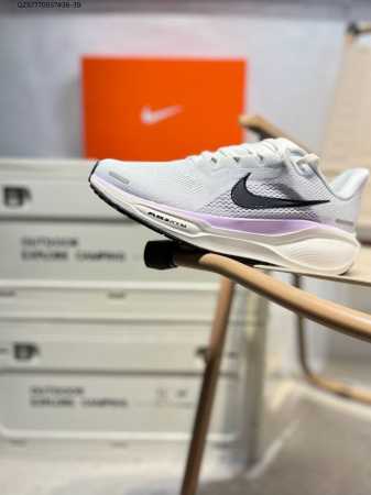 Nk Air Zoom Pegasus 41 登月跑鞋 登月41代超轻网面跑步鞋 脚跟区域营造出色舒适度，而在鞋底部分，搭载全掌型Zoom Air配置耐克网面透 - 点击图像关闭