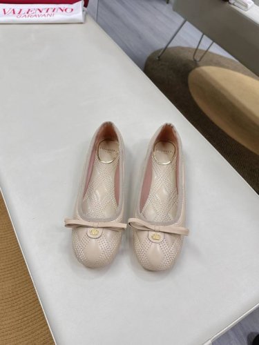 顶级版-真皮底Valentino Garavani Vlogo Cut-Out 25早春菱格经典百搭爆款芭蕾舞女鞋 专柜最新系列 最高版本 细节完美 非常亮眼的