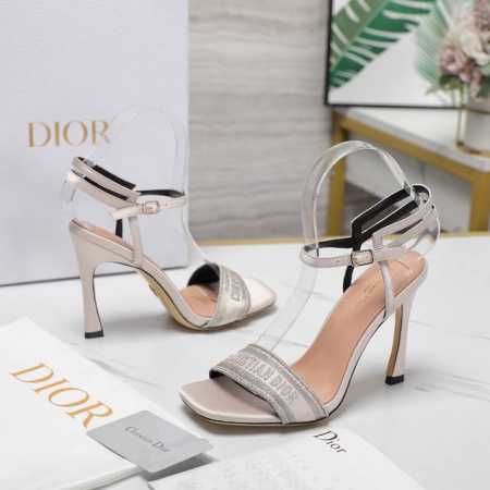 最高版本 Dior 迪奥24S春夏新品 银丝线刺绣工艺 高跟凉鞋 面料采用进口真丝绸缎 内里踮脚均为羊皮 意大利进口真皮大底 跟高：10cm 码数：35-41 - 点击图像关闭