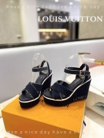 出厂 Loui& Vuitto&路易威登 法国代购新款驴牌 春夏首选 Lv路易威登年最新爆款Harbour楔形凉鞋出货啦 此款Harbour楔形水台凉鞋其交叉的