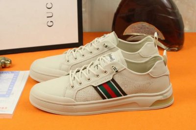 工厂价 高品质 GUCCI 古奇新款上市著名奢侈品牌，专柜同步更新，意大利男鞋时尚杂志季刊封面主推款！鞋面采用意大利进口小牛皮，羊皮内里。原版防滑橡胶大底，上脚