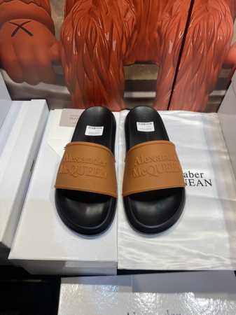 Alexander Mcqueen 。麦昆拖鞋系列 高端品牌 3D制面，升级版大底，更轻便，防滑。市场顶级品质，潮人必备，夏季拖鞋的季节来了，穿起来超级唯美. - 点击图像关闭