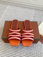 批 代购级 Loro Piana Lp Sprightly Charms系列凉拖鞋 罗马凉鞋 Sprightly Charms 凉鞋 以方形鞋头和鞋跟展现全新创
