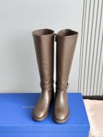 顶级品质 原厂级StuartWeitzma*Sw maverick 最新款圆头搭扣骑士靴 我个人觉得这款靴子非常适合闭眼入！上脚非常修饰腿型！敲好看！喜欢的宝贝