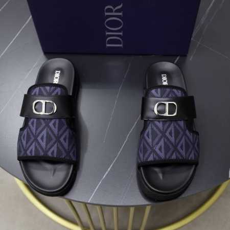 出厂价pp： 品牌：迪奥Dior 标准码：38-44 45订做 等级：官网同款 材料：原版皮料设计 原版轻便耐磨成型大底 款式类别：男士时尚凉拖鞋 尊贵奢侈品大 - 点击图像关闭
