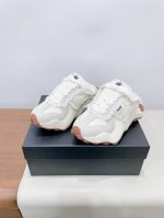 Price： P380 Heyday X Vessel联名新款 24Ss 秋冬新款 情侣款 休闲鞋 大波浪”的造型，复古与时尚并存 中底采用 Eva轻量化材质，