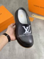 工厂p价p 实价 Louls Vultton 路易威登 新款半拖男鞋抢先上市 材料做工完胜市场所有版本 最高品质进口原版顶级小牛皮鞋面配潮流打印图案 内里材料采