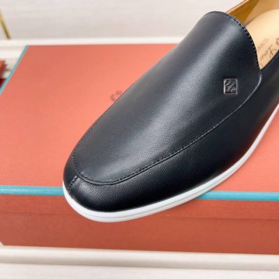 实价 得Loro piana 新款莫卡辛鞋采用华丽柔软的纳巴羊皮精心制作而成搭配橡胶鞋底 经典之作 繁复的匠艺工序 精心考究的结构 令鞋款轻盈而柔软 让您行走舒