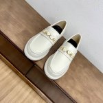 大爆款小香2024官网香奈儿新款链条扣复古单鞋乐福鞋 ，满满的复古风秀气的鞋型 看着就很讨喜，小圆头 衬托脚也变得瘦瘦的、上脚给人就是一种年代的复古情怀鞋、欧美