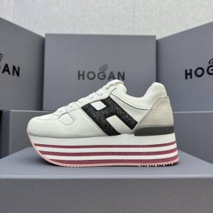 hogan 度假系列新款顶级版现货发售 松糕厚底顶级版 都市新潮休闲风 各明星 博主推荐 时尚百搭风格百变！原版楦型 原版大底一比一为你打造 值得推荐！ 鞋面采