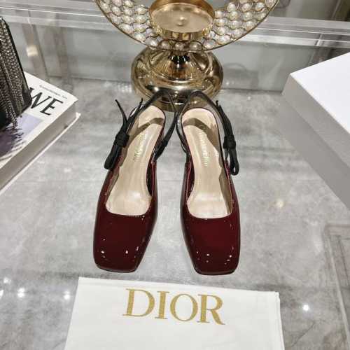 出厂价 Dior 迪奥2025早春新款 Rhodes 系列异型跟后空女凉鞋 明星同款字母logo带电绣工艺五金扣高跟女鞋 外侧附带蝴蝶结做装饰 把整双鞋衬托的美