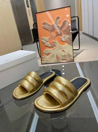 JW Anderson #穆勒拖意大利进口超软服装皮皮 极小众的一个英国品牌 但并不影响它的受欢迎程度. 一经上线 已经火速售罄 原楦开模 穆勒鞋的精髓弧度 原 - 点击图像关闭