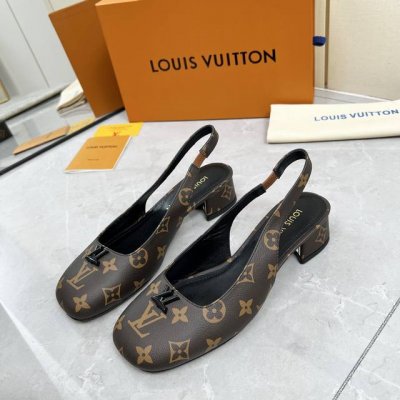 工厂P价 女装女鞋 运动原单 Louis Vuitton 路易威登25 新款凉鞋 此系列的正面饰以Lv Logo与鞋面相得益彰 精致百搭 三种跟高选择 值得拥有