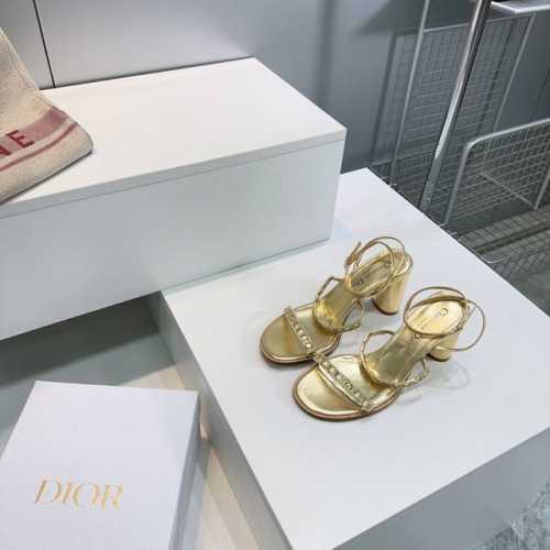 高品质出厂 ！顶级品质原单渠道！ Dior迪奥家25春夏季新款简易一字带钻扣平底、粗跟凉鞋！ 仙气飘飘气场十足！ 水钻 Logo 颜值超级在线 穿起来就是富家千