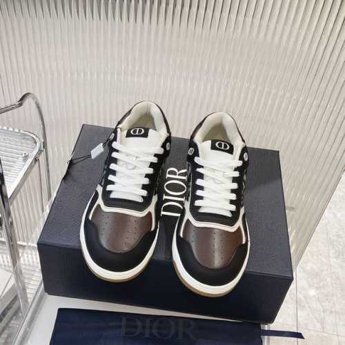 B27系列 Dior 迪奥休闲运动情侣款板鞋系列市场最高版本 M多网红打卡，百搭款 男女同款真是好看到极致 面料：原版定制顶级丝绸光滑牛皮、牛磨砂皮、迪奥LoG