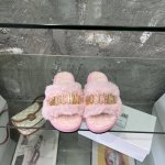 moschino 毛毛拖鞋 全网独家发布 高端懒人拖鞋 优雅不失华丽 清凉又时髦懒人时髦女孩必备神器 码数：35-40