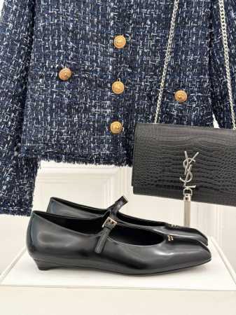 顶板凉鞋 单鞋 prada 普拉达25ss新品字母猪鼻子玛丽珍鞋简约主义风格 简单高级字母logo点缀 轻松get时髦气息面料原版定制材质内里垫脚均为混种羊皮意 - 点击图像关闭