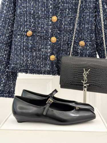顶板凉鞋 单鞋 prada 普拉达25ss新品字母猪鼻子玛丽珍鞋简约主义风格 简单高级字母logo点缀 轻松get时髦气息面料原版定制材质内里垫脚均为混种羊皮意