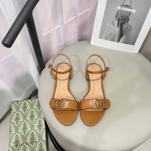橙子出厂价p gucci 古驰2025新款 经典一字带搭扣平底凉鞋 时装周新款 小红书抢先热搜 凉鞋经典 古驰专属 码数 35-42