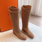 HERME S 经典kelly长靴ss2024秋冬款 经典kelly半，原版小牛皮材料，不同颜色搭配，真的是好看极了，养马富婆必备品！ 内里小羊皮，鞋底意大利进