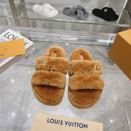 LV 最新版面new arrival ～毛毛鞋半拖毛拖 winterbreak comfert 平底拖鞋 LV 金属字母扣 室内外穿着皆宜。纯羊羔毛材质，鞋面受