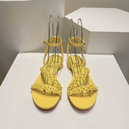 顶级版 Christianlouboutin路铂廷 Cl斜带铆钉平底凉鞋 全原版一比一开模定制，铆钉面里都是同色，非凡订制，绝非凡品！ 面料：原版同色柳钉，原版 - 点击图像关闭