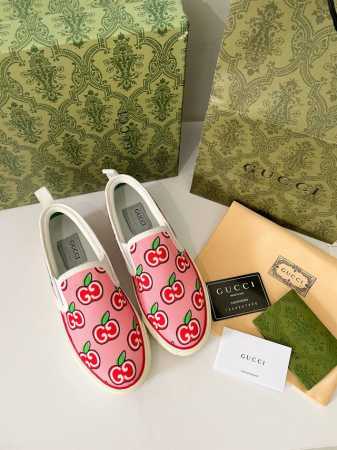 升级版 Gucci~~全新升级版，原版原色，饼干鞋 小白鞋 运动鞋 平板鞋 走秀款：明星 网红 小红书等必定种草打call 原版定制面料 经典老花布，压纹工艺 - 点击图像关闭
