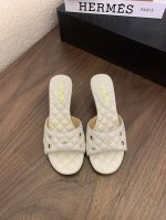25 专柜 正品级 版本！！ 官方目录： 码数：35、36、37、38、39 34 40 41 需要定做跟客服 沟通 均配有意大利正品包装