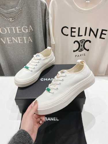 高版本出厂 Chanel* 小香2025ss最新休闲鞋，目前超级流行的饼干鞋网红明星小红书狂追热推 发售蠢萌可爱的造型带了点复古味！ 造型特殊，很有辨识度， 显