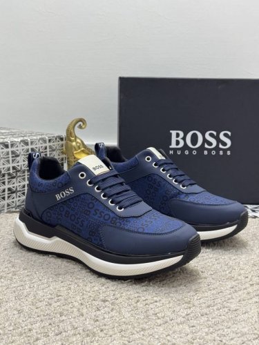 出厂价p 实价 Boss C运动男鞋 本款是官方主打经典款 1:1质量 原厂名师制作 采用透气面料拼接牛皮舒适羊皮内里 完美楦型 大方时尚的设计 吸引了众多消费