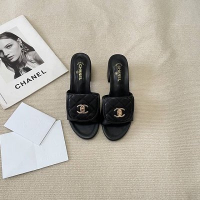 橙子出厂价p chanel 香奈儿春夏新款 经典书包扣翻盖粗跟拖鞋 金属扣菱格凉拖 码数 35-42