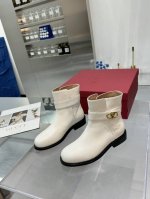 官网同步 华伦天奴』专柜最新骑士靴系列顶级秀系列秋冬主季打款 超爆级款的节奏出行必备单品！随意搭配么怎穿都好看 值得收鞋入柜的一款美鞋实超物级美 面料:原版一比