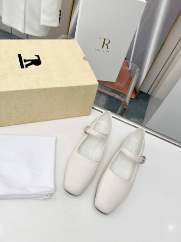 高品质出厂 小众潮牌The Row 复古简约玛丽珍鞋 据说这是本年度最美丽的玛丽珍鞋，法式优雅气质在线、高级又时髦，可盐可甜，文艺又气质！四季可穿的单品，挂扣设