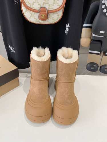 出厂价 小爆款主推谁说雪地靴就一定是臃肿不堪的呢？这么好看的设计你见过吗？，保暖的同时一样可以时尚啊增高保暖休闲运动百搭的一款！！！ 不爱受束缚的你被冬天困住了