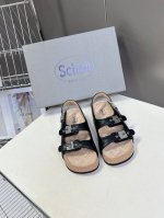 男装10 Balenciaga巴黎世家 X Scholl联名款木塞底勃肯情侣款拖鞋 凉鞋 以巴黎世家的设计才思融合 Scholl 的工艺专长，打造格外舒适的护足