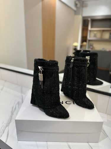 专柜正品级定制版本 GIVENCHY04 新款缇花格子布中长靴，市面最高版本 纪梵希 锁扣 缇花格子款 风靡整个时尚圈 原版开发鞋型超级正 最高还原度鞋型 包裹
