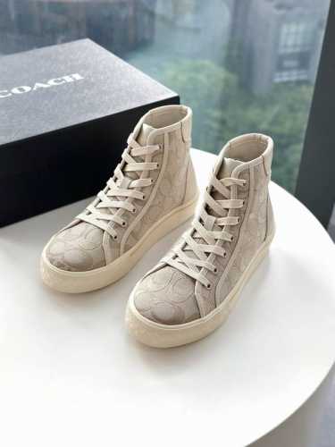年新款Coach蔻驰女款高帮女鞋．独家休闲运动板鞋．系带设计穿拖方便。时尚新潮适合现在年轻人的潮流选择，轻便减震双色橡胶大底无论是跑步，运动，驾车都不会增加任何