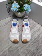 出厂： ，扣子配件+15 Loewe 罗意威 芭蕾运动鞋 阿甘鞋德训鞋 情侣款 二代Ballet Runner升级2.0给足界一些震撼，不对称鞋头造型，作为Lo