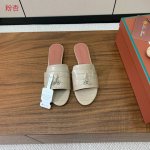 Loro Piana 石头纹平底拖鞋。鞋面石头纹牛皮，羊皮内里及垫脚。真皮中底，真皮包跟。进口真皮大底。码数：34-42 34、40、41、42定制不退换 批：