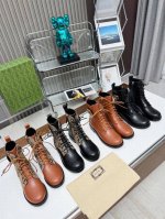 gucci古琦最新款 专柜同步上新 经典款型透过标志性的品牌元素焕发新的活力 拉链绷带设计容易穿脱 面料头层牛皮 里垫脚全羊皮 四色可选 尺码 35-42 出厂
