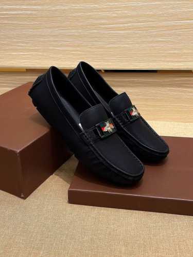 实价 ，品牌GUCCI，古奇官方同步豆豆鞋～四季潮鞋 专柜品质，古奇1:1优质做工，鞋面:进口原版小牛皮、全真不掉色羊里，时尚懒人商务风设计，休闲乐福款，系带，