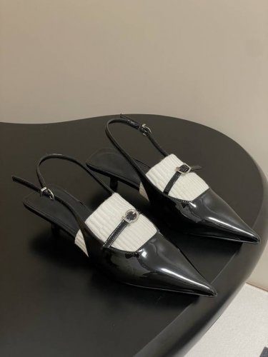 odtd 25S春夏新款针织毛线拼接小猫跟尖头凉鞋 简约轮廓设计 阐述自然与时髦的美妙融合毛线装饰 与柔软的皮质形成独特设计 人手必备 鞋面 牛漆皮拼接针织毛线