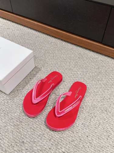 顶级品质 Dior 24Fw New Arrival～ Dior廸奥2024新款夹趾人字拖鞋 穿上脚感真的是太舒服了～*富婆标配* 非常适合最近很火的多巴胺穿搭