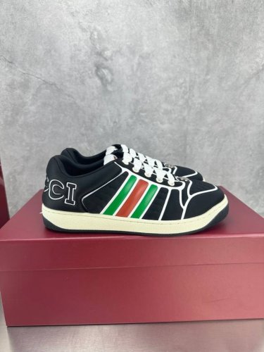 出厂价 Gucci 古驰 情侣款screener系列织带运动鞋 这款单品出自gucci Lido系列，设计灵感源自意大利海岸的夏日风情和海滩俱乐部。Screen