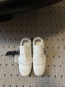 Prad* 25ss 普拉达走秀款复古流苏单鞋爆款！走秀款 复古感时髦满满 随意百搭 时尚休闲 独到味道，人人都爱也轻松驾驭 每年都会爆.足以征服你，穿上它，休