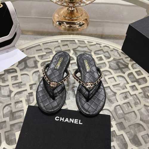 Chanel 小香2024最新走秀时装 链条装饰 顶级品质！精确到1：1 轻奢而不累脚、上脚可随意搭配春夏的服饰、更加彰显质感和品味、简约中带奢华的外观、哪怕只
