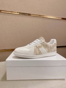 工厂P价 迪奥D 新款专柜同步发售，鞋面意大利进口头层牛皮，全进口羊皮内里，完全1比1复刻，鞋底：原厂特供原版底，独家活动成型底超级舒适，原厂跟单货，高品质，可