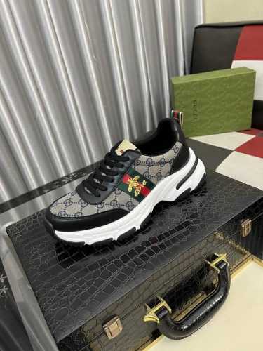 出厂价pp： 古奇Gucci* 最新爆款休闲鞋，顶端品牌奢侈～代购，顶级～质量。鞋面選用进口透气牛皮搭配材质透气羊皮垫脚 精细做工。原版个性时尚柔软橡膠耐磨防滑
