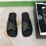 Versac＊ 高品质，高端用户 男士真皮底拖鞋 正码：39－44 4一10 ，45定做 同步发售！货！顶级手工艺原版小牛皮 超强质感、手感 ，全小牛皮包垫，质